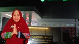 Foto. Titik Nurhayati, S.ST.,Bdn Kepala Puskesmas Legung, Batang-batang Sumenep