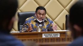 Wakil Ketua DPR Rachmat Gobel berharap pemerintah menggunakan akal dan nurani soal subsidi kendaraan listrik karena insentif harusnya dipakai untuk kaum papa.