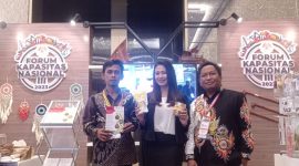 Foto. Kades Alas Malang, Samiudin (Kanan), Pemandu Forum Kapnas (Tengah), Kordinator UMKM Alas Malang, Nor Kholis (Kiri) 