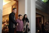 Foto: AHY dan Annisa Pohan sambangi kediaman Jusuf Kalla