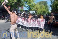 Foto. Orasi mahasiswa Kepulauan Sapeken (HIMPASS) Di kantor Bawaslu Sumenep
