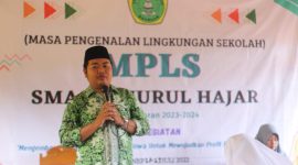 Foto. Mawardi MS saat menyampaikan Materi di Acara MPLS SMA NU Nurul Hajar, Gili Iyang Dungkek