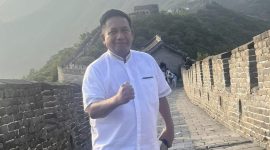 Foto. Akhmad Ma'ruf Maulana saat berada di Tembok Negara China (Tujuh Keajaiban Dunia). Ist/nusainsider.com