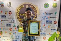 Foto. Arif Firmanto, S,TP.,M.Si Kepala Dinas ketahanan pangan dna pertanian (DKPP) kabupaten Sumenep usai menerima penghargaan Madura Award 2023