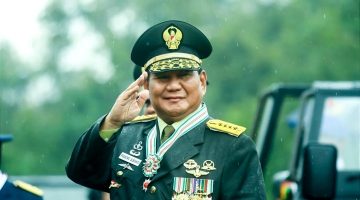 Presiden RI Joko Widodo Anugerahkan Pangkat Istimewa Jenderal TNI (HOR) kepada Prabowo Subianto