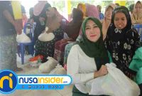 Foto. Dr Lia Istifhama, Ketua DPD HKTI Jatim sekaligus Calon DPD RI saat menyalurkan Bantuan Beras kepada Penyandang disabilitas di Lamongan. 