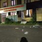 Foto. Penampakan Sampah Plastik di depan Pusat Oleh-oleh Camilan Khas Sumenep