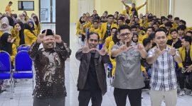Foto. Fauzi As, Owner Mami Muda Sumenep saat Menjadi pembicara di Acara Seminar Bisnis Mahasiswa UNIJA Sumenep