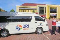 Foto. 1 Unit Mobil Ambulance HIACE dari BRI Cabang Sumenep