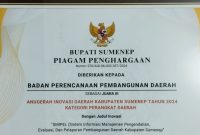 Foto. Piagam Penghargaan Inovasi daerah 2024 kepada Bappeda Kabupaten Sumenep, Jumat 13/09/2024.