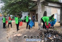 Foto. Aksi Bersih-bersih Mahasiswa STITA Sumenep di Asta Tinggi