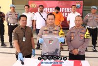 Foto. Konferensi pers Polres Sumenep terkait Penodongan Supir Ambulans menggunakan Soft Gun. 