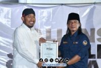 Foto. Dr H Achmad Fauzi Wongsojudo, SH.MH (Kiri), Igusty Madani Ketua Panitia AJS (Kanan). 