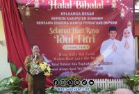 Foto. Dr. Ir Arif Firmanto, S.TP., M.Si.IPU saat menyampaikan Sambutannya dalam momentum Halal Bihalal bersama Pegawai dan Staf BKPSDM Kabupaten Sumenep. 