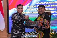 Foto. Bupati Sumenep, Dr H Achmad Fauzi Wongsojudo, SH., MH (Kanan) Kepala Staf TNI Angkatan Laut (KSAL) Laksamana Muhamamad Ali (Kiri). 