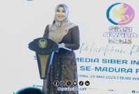 Foto. Dr Lia Istifhama, S.Sos.i., M.E.I saat menyampaikan Sekapur Sirih pada Acara SMSI Award 2025 di pendopo Agung keraton Sumenep.