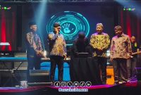 Foto. Momen Bupati Sumenep, Dr H Achmad Fauzi Wongsojudo SH., MH saat menekan Tombol Peresmian Logo Harjad ke-757 