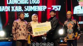 Foto. Komen Bupati Sumenep Dr H Achmad Fauzi Wongsojudo SH.MH saat memberikan Penghargaan kepada pemenang Logo Hati Jadi kabupaten Sumenep ke-757 Anizatus Zairah. 