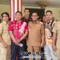 Foto Bersama Bupati Sumenep dengan Salahsatu Guru PPPK di Rumah Dinasnya. 