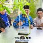 Foto. Kepala DKPP Sumenep, Chainur Rasyid M.Si (Tengah) saat memperkenalkan Tekhnologi Modern Sistem Machida pada Budidaya Melon. 