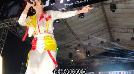 Foto. Salah satu Artis Radhiesta di Panggung Mewah Sebelah Timur GOR A. Yani Sumenep