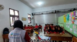 Foto. Sosialisasi dan Edukasi Penyakit Campak di Salah satu Sekolah Dasar (SD) kecamatan Batang-batang