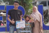 Foto. Arsila Siswi MI Al-Mas'ud Legung Timur saat didampingi Orang Tuanya dan Pengasuh Yayasan Al-mas'ud Desa Legung Timur mengikuti Grand Final Festival Anak Berprestasi ke-14 (FABI-14) dalam kategori lomba Matematika. 
