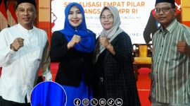 Foto. Kesederhanaan Dr Lia Istifhama S.Sos.i., M.E.I saat 'Nyeker' di Acara Resmi. 