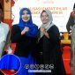 Foto. Kesederhanaan Dr Lia Istifhama S.Sos.i., M.E.I saat 'Nyeker' di Acara Resmi. 