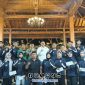 Foto. Owner Bani Group Pamekasan Bersama para Atlet Porprov 2025 kabupaten setempat