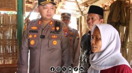 Foto. Kapolres Sumenep AKBP Rivanda, S.I.K saat berkunjung ke rumah Warga