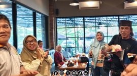 Foto. Ulang Tahun Pimred Detikzone.id bersama Aktivis, Advocat, Media dan Pejabat. 