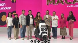 Foto bersama Peluncuran Sepeda Listrik Fox-200 oleh Polytron. 