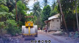 Foto. Tampak perbaikan jalan menuju wisata Kampung kasur pasir putih Desa Legung timur. 