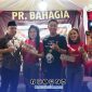 Foto Bersama SPG PR Bahagia bersama Tenaga Ahli (TA) Bupati Sumenep usai Hadir ke Pembukaan Madura Night Vaganza 2025 di GOR A Yani Sumenep