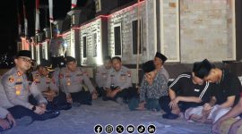 Foto. Pengamanan kegiatan doa bersama untuk almarhum Affan Kurniawan di depan Mapolres Sumenep