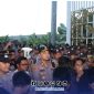 Foto. Kapolres Sumenep, AKBP Rivanda saat menemui massa aksi AMS Sumenep