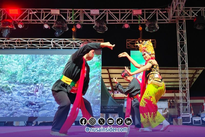 Foto. Penampilan Bandung Sewu dari Kabupaten Banyuwangi di Madura Culture Festival #3 2025 Kabupaten Sumenep