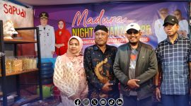 Foto Bersama Bupati Sumenep Dr H Achmad Fauzi Wongsojudo, SH., MH didampingi Plt Kepala Sekda Sumenep Drs. Raden Achmad Syahwan Effendy di Stand Kecamatan Kepulauan Raas, Gayam dan Nonggunong. 