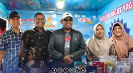 Foto Bersama Bupati Sumenep Dr H Achmad Fauzi Wongsojudo, SH., MH didampingi Plt Kepala Sekda Sumenep Drs. Raden Achmad Syahwan Effendy di Stand Dinas Perikanan dan Kelautan. 