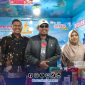 Foto Bersama Bupati Sumenep Dr H Achmad Fauzi Wongsojudo, SH., MH didampingi Plt Kepala Sekda Sumenep Drs. Raden Achmad Syahwan Effendy di Stand Dinas Perikanan dan Kelautan. 