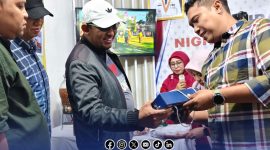 Foto. Kunjungan Bupati Sumenep Achmad Fauzi di Stand Disnaker Sumenep dalam gelaran Pameran Pembangunan 2025.