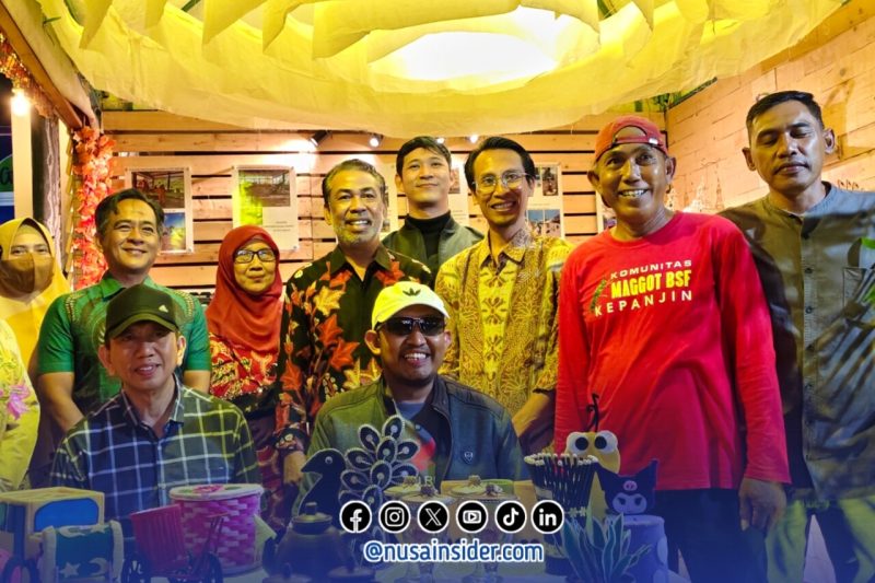 Foto. Kunjungan Bupati Sumenep di Stand DLH dalam gelaran Pameran pembangunan sebagai Rangkaian Madura Culture Festival #3 