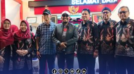 Foto. Kunjungan Bupati Sumenep ke Stand Milik Badan keuangan dan Aset Daerah (BKAD) sumenep di Pameran Pembangunan dalam rangka Madura Culture Festival #3 Tahun 2025