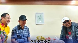 Foto. Bupati Sumenep didampingi Plt Sekda Sumenep saat berkunjung ke Stand Disdik dalam Pagelaran Pameran Pembangunan 2025