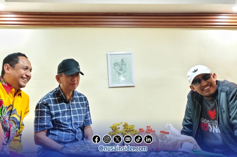 Foto. Bupati Sumenep didampingi Plt Sekda Sumenep saat berkunjung ke Stand Disdik dalam Pagelaran Pameran Pembangunan 2025