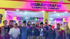 Foto Bersama Bupati Sumenep di Stand Disbudporapar Sumenep di Festival Pembangunan Rangkaian Madura Culture Festival #3