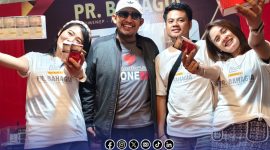 Foto. Kunjungan Bupati Sumenep ke Stand Milik PR Bahagia dalam Rangkaian Madura Night Vaganza 2025.