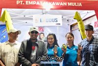 Foto Bersama Bupati Sumenep bersama SPG PT Empat Sekawan Mulya di Festival Madura Night Vaganza 2025.