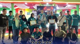 Foto. foto Bersama Pegawai dan Petugas Stan RSUD Moh Anwar Sumenep usai menerima penghargaan sebagai stan terbaik di malam penutupan Madura Night Vaganza 2025